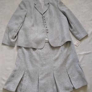 New 🎀 2 piece suit set flounce Pleats skirt + jacket